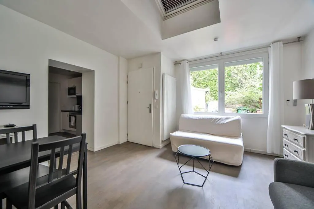 4p Calme/full Equipped/charonne/perelachese Parijs