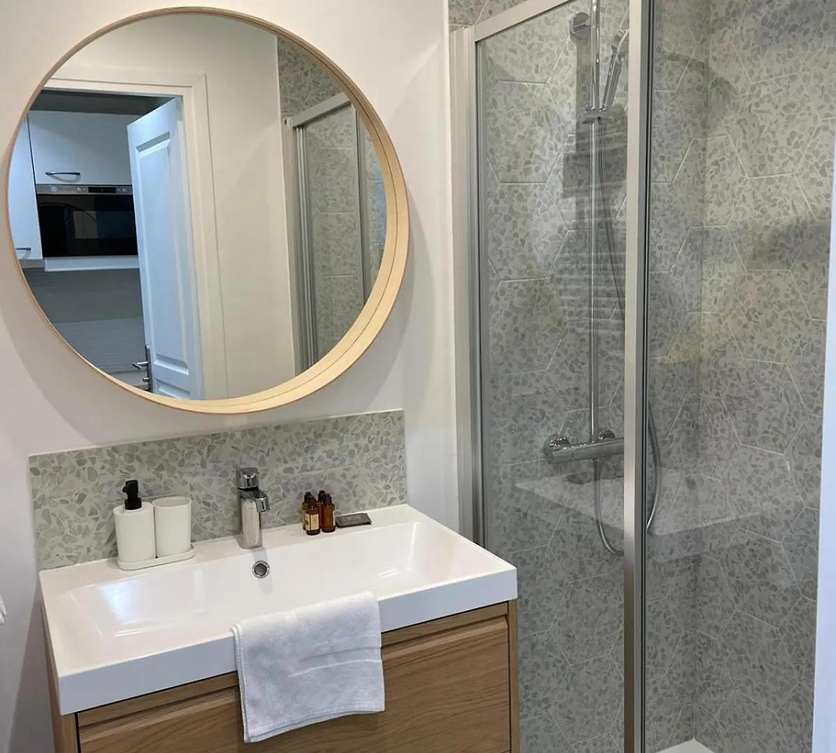 Apartment 4p Calme/full Equipped/charonne/perelachese Paris
